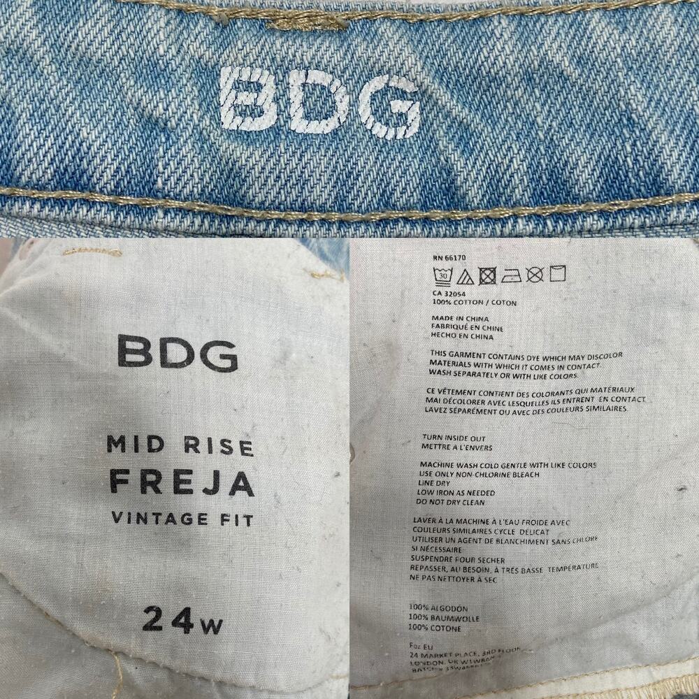 BDG Freja Vintage Fit Shorts Denim Cutoff Distressed Mid Rise Beach Boho Size 24 - Picture 10 of 11